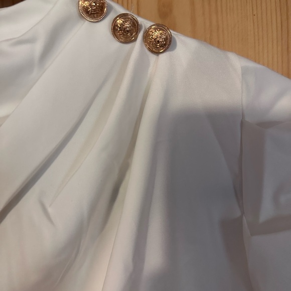 Elegant White Blouse with Gold Button Accents Rouched Chicwish NWT Size Medium - Picture 2 of 10